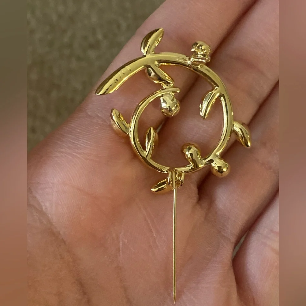 Anne Klein Brooch Pin vintage signed AK Gold Tone Swirl Leaf Branch Rhinestones